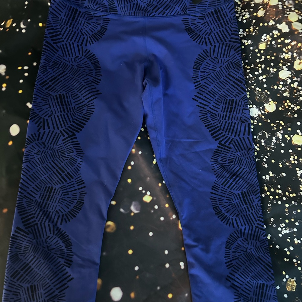 Nike Women's Blue Patterned Leggings